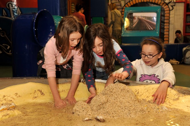 mudlarks 1  © Museum of London.jpg