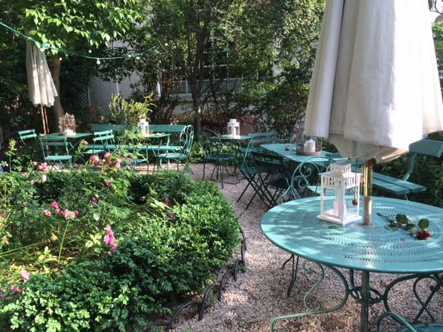 Un thé dans le jardin_MvR (c) DR_MvR.jpg